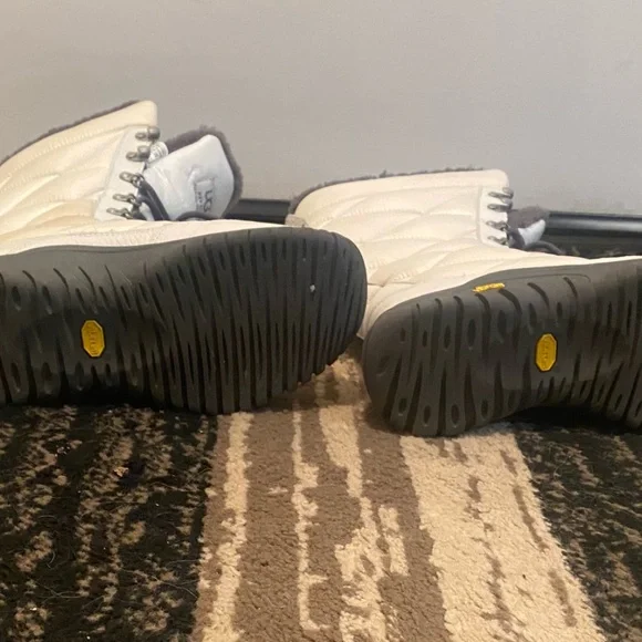 Women's UGG boots size 6.5 - Picture 5 of 6